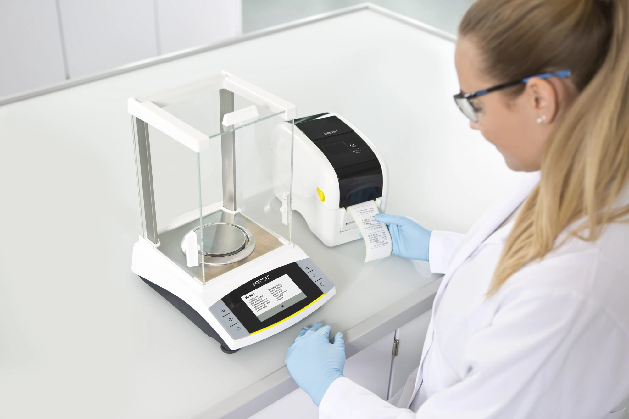 Einfaches Drucken von Wägedaten mit der Sartorius Entris II BCA Analysenwaage und dem optional erhältlichen Sartorius YDP30 Drucker