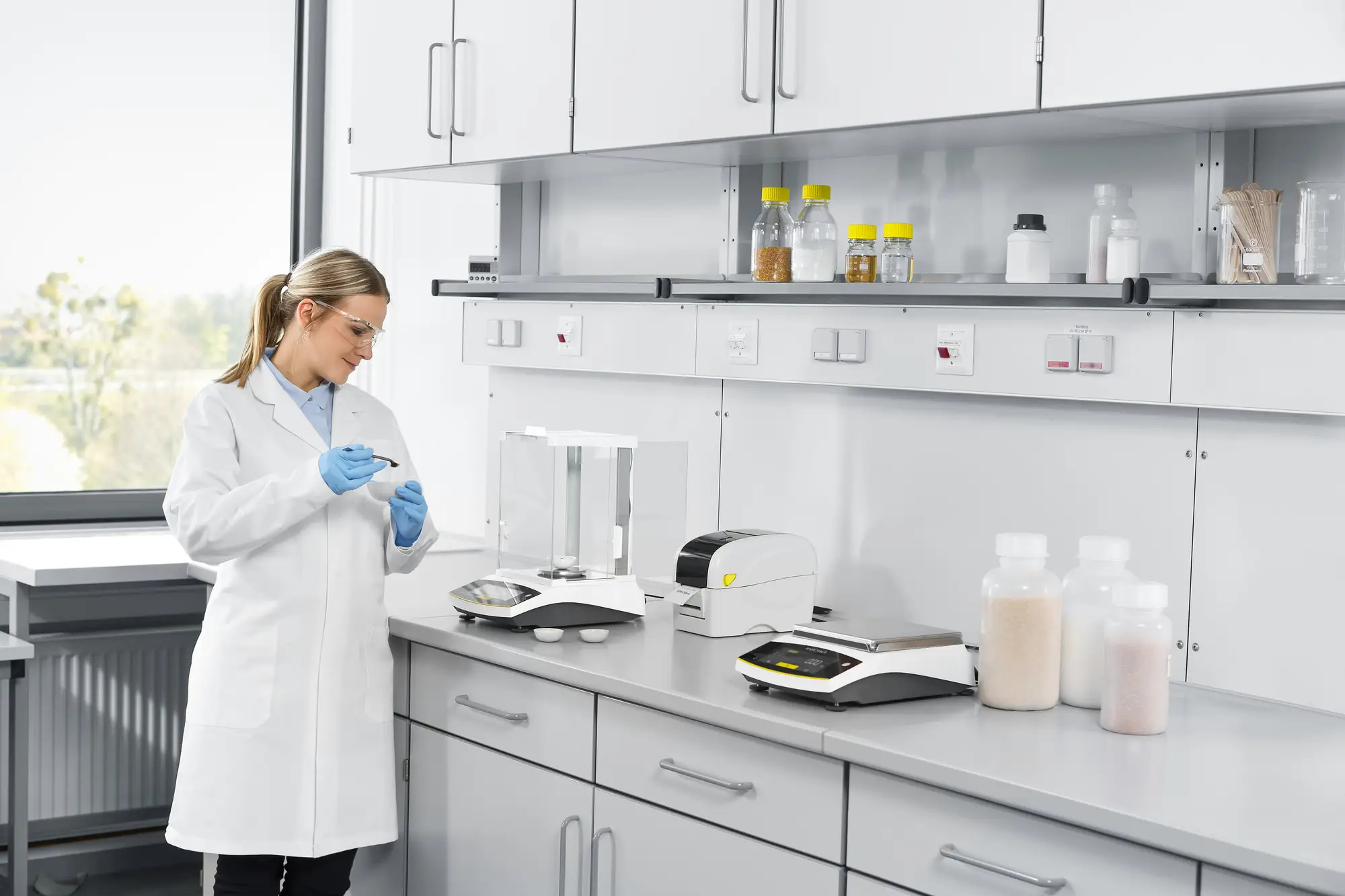 Für unterschiedliche Aufgaben im Labor: Die Sartorius Entris II gibt es als Analysen- und als Präzisionswaage. Ergebnisse dokumentieren Sie mit dem optionalen Sartorius YDP30 Drucker.